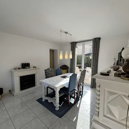 Maison Centre-ville Avec Terrasse, 3 Chambres, Garage - - Fr-1-701-79 Holiday home *